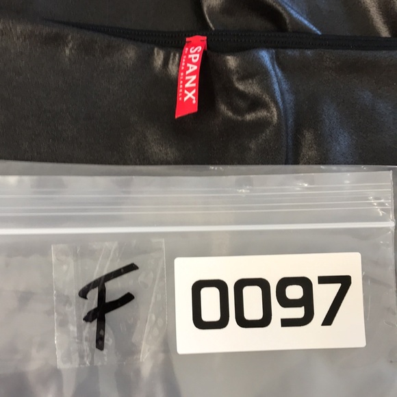 Spanx Solid Black High Rise Faux Leather Leggings size Medium - Picture 9 of 9